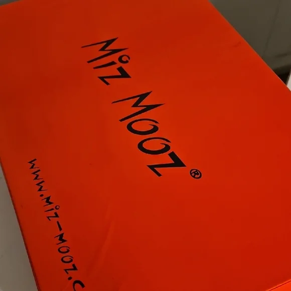 Women's Brown Leather Boots - Picture 8 of 8